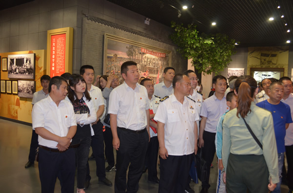 裝備公司黨委開展“不忘初心、牢記使命”主題教育黨日活動